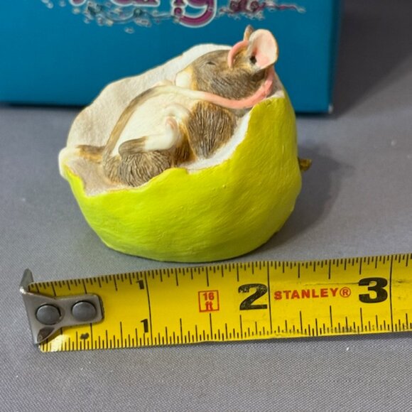 Vintage Mouse Figurine After The Party Mice Munro Anthropomorphic Apple Asleep - Picture 3 of 4